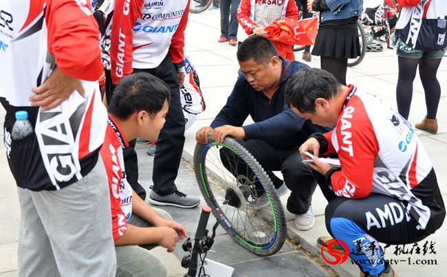 嵖岈山首屆“捷安特杯”單車嘉年華騎行賽在我縣舉行