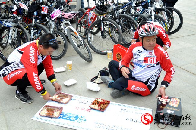 嵖岈山首屆“捷安特杯”單車嘉年華騎行賽在我縣舉行