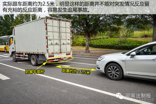 信陽奧迪車碰撞渣土車瞬間被掩埋 現(xiàn)場慘不忍睹